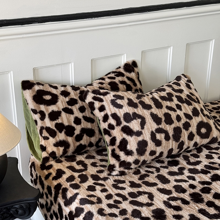 91家纺网 家纺一手货源 找家纺 （总）梵克保罗 2025秋冬新款直播热卖高克重加厚轻奢法式獭兔毛绒牛奶绒美拉德风单床笠单枕套