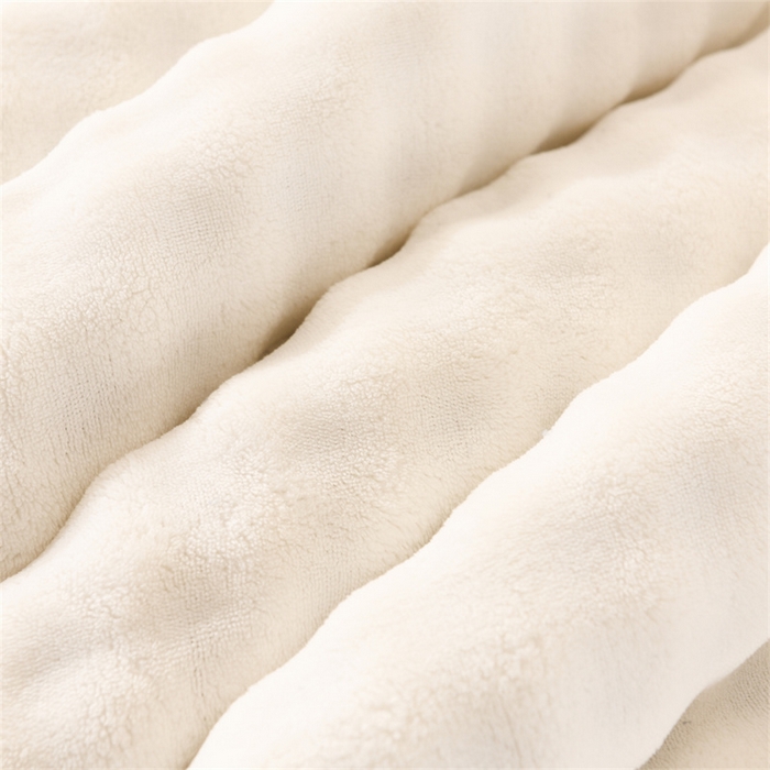 91家纺网 家纺一手货源 找家纺 恋绒家纺 2025新款舒棉绒毛毯三层夹棉牛奶绒印花毛毯卡通秋冬午睡毯多功能盖毯可机洗毯子 奶白