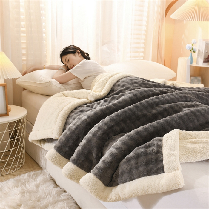 91家纺网 家纺一手货源 找家纺 恋绒家纺 2025新款舒棉绒毛毯三层夹棉牛奶绒印花毛毯卡通秋冬午睡毯多功能盖毯可机洗毯子 深灰