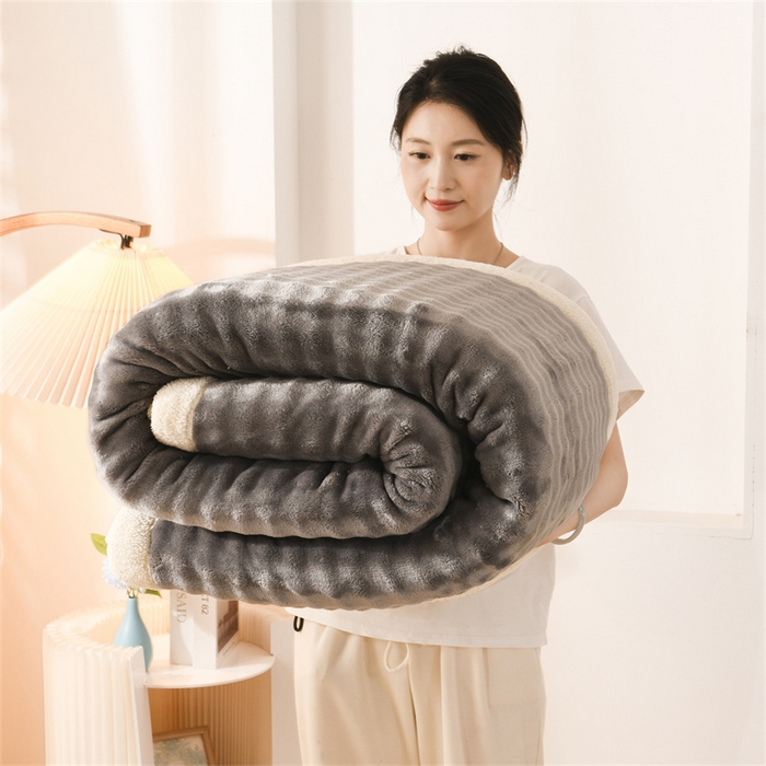 91家纺网 家纺一手货源 找家纺 恋绒家纺 2025新款舒棉绒毛毯三层夹棉牛奶绒印花毛毯卡通秋冬午睡毯多功能盖毯可机洗毯子 深灰