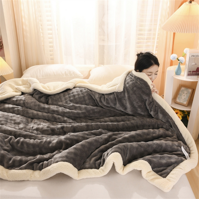 91家纺网 家纺一手货源 找家纺 恋绒家纺 2025新款舒棉绒毛毯三层夹棉牛奶绒印花毛毯卡通秋冬午睡毯多功能盖毯可机洗毯子 深灰