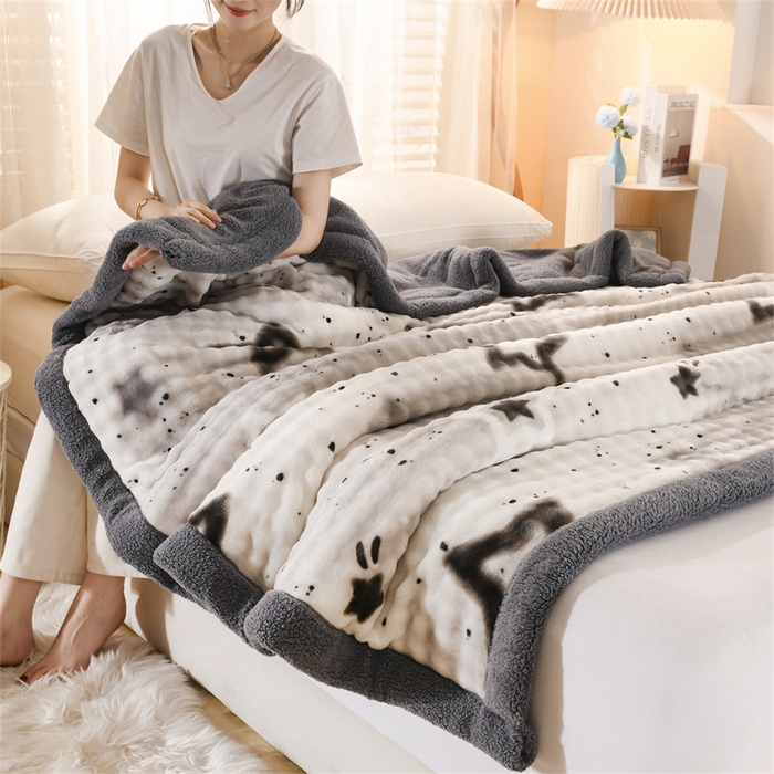 91家纺网 家纺一手货源 找家纺 恋绒家纺 2025新款舒棉绒毛毯三层夹棉牛奶绒印花毛毯卡通秋冬午睡毯多功能盖毯可机洗毯子 星光点点