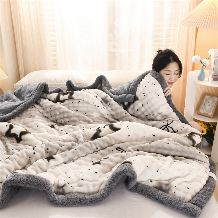 91家纺网 家纺一手货源 找家纺 恋绒家纺 2025新款舒棉绒毛毯三层夹棉牛奶绒印花毛毯卡通秋冬午睡毯多功能盖毯可机洗毯子 星光点点