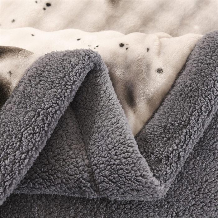 91家纺网 家纺一手货源 找家纺 恋绒家纺 2025新款舒棉绒毛毯三层夹棉牛奶绒印花毛毯卡通秋冬午睡毯多功能盖毯可机洗毯子 星光点点