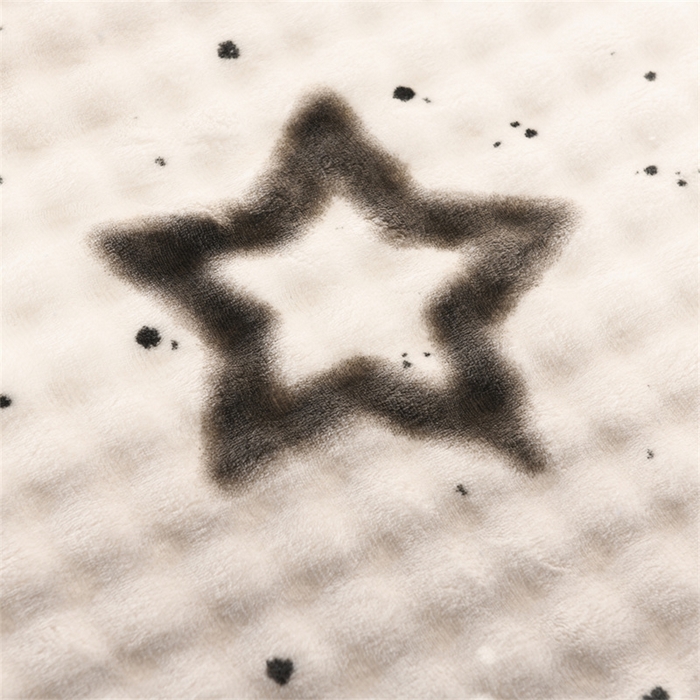 91家纺网 家纺一手货源 找家纺 恋绒家纺 2025新款舒棉绒毛毯三层夹棉牛奶绒印花毛毯卡通秋冬午睡毯多功能盖毯可机洗毯子 星光点点