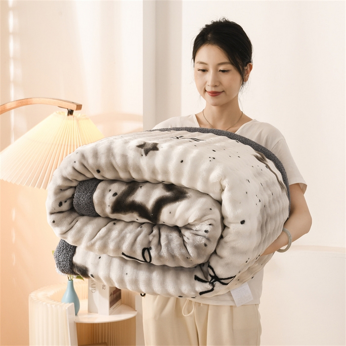 91家纺网 家纺一手货源 找家纺 恋绒家纺 2025新款舒棉绒毛毯三层夹棉牛奶绒印花毛毯卡通秋冬午睡毯多功能盖毯可机洗毯子 星光点点