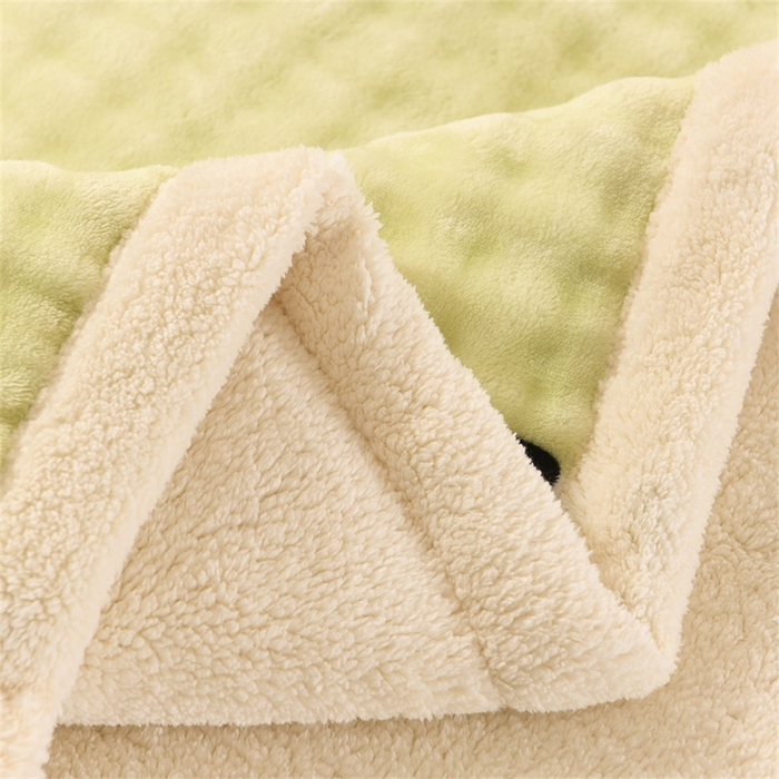 91家纺网 家纺一手货源 找家纺 恋绒家纺 2025新款舒棉绒毛毯三层夹棉牛奶绒印花毛毯卡通秋冬午睡毯多功能盖毯可机洗毯子 圆点熊猫绿