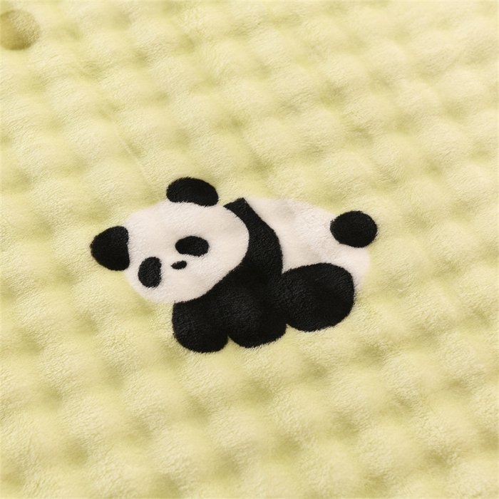 91家纺网 家纺一手货源 找家纺 恋绒家纺 2025新款舒棉绒毛毯三层夹棉牛奶绒印花毛毯卡通秋冬午睡毯多功能盖毯可机洗毯子 圆点熊猫绿