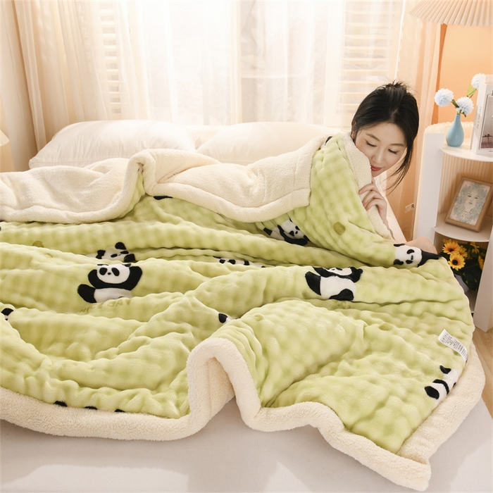 91家纺网 家纺一手货源 找家纺 恋绒家纺 2025新款舒棉绒毛毯三层夹棉牛奶绒印花毛毯卡通秋冬午睡毯多功能盖毯可机洗毯子 圆点熊猫绿