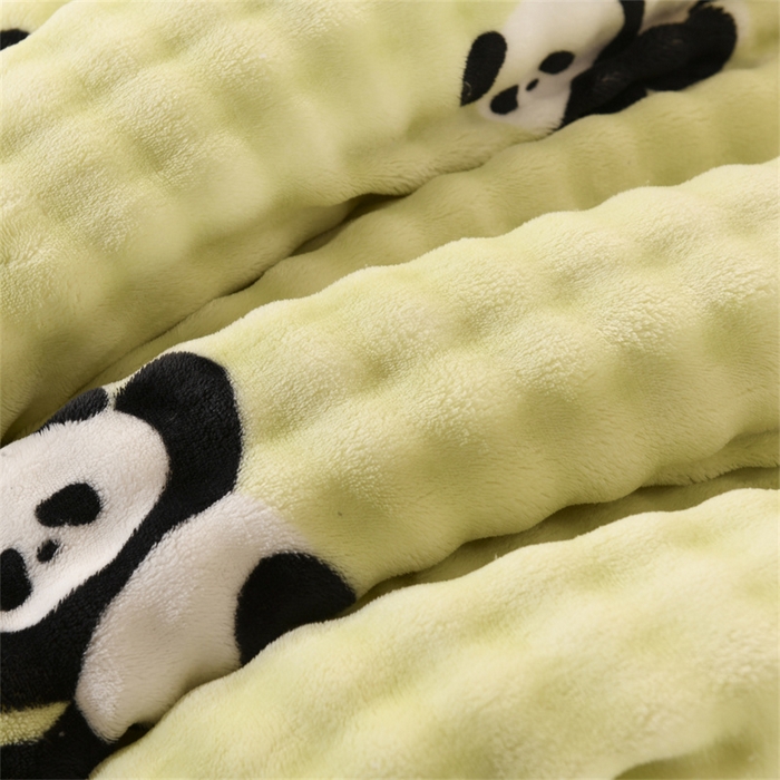 91家纺网 家纺一手货源 找家纺 恋绒家纺 2025新款舒棉绒毛毯三层夹棉牛奶绒印花毛毯卡通秋冬午睡毯多功能盖毯可机洗毯子 圆点熊猫绿