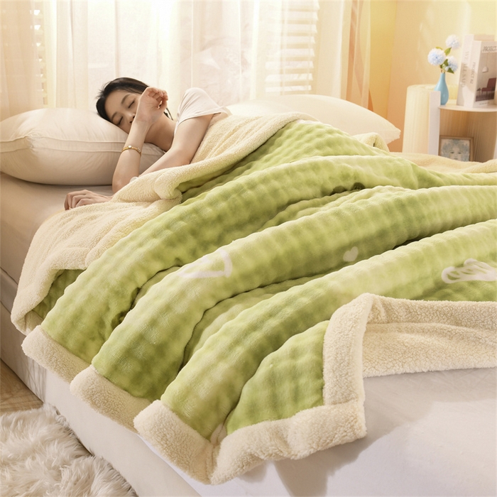 91家纺网 家纺一手货源 找家纺 恋绒家纺 2025新款舒棉绒毛毯三层夹棉牛奶绒印花毛毯卡通秋冬午睡毯多功能盖毯可机洗毯子 云纹鸡心绿