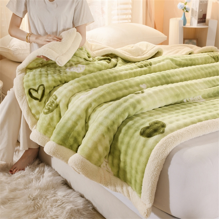91家纺网 家纺一手货源 找家纺 恋绒家纺 2025新款舒棉绒毛毯三层夹棉牛奶绒印花毛毯卡通秋冬午睡毯多功能盖毯可机洗毯子 云纹鸡心绿
