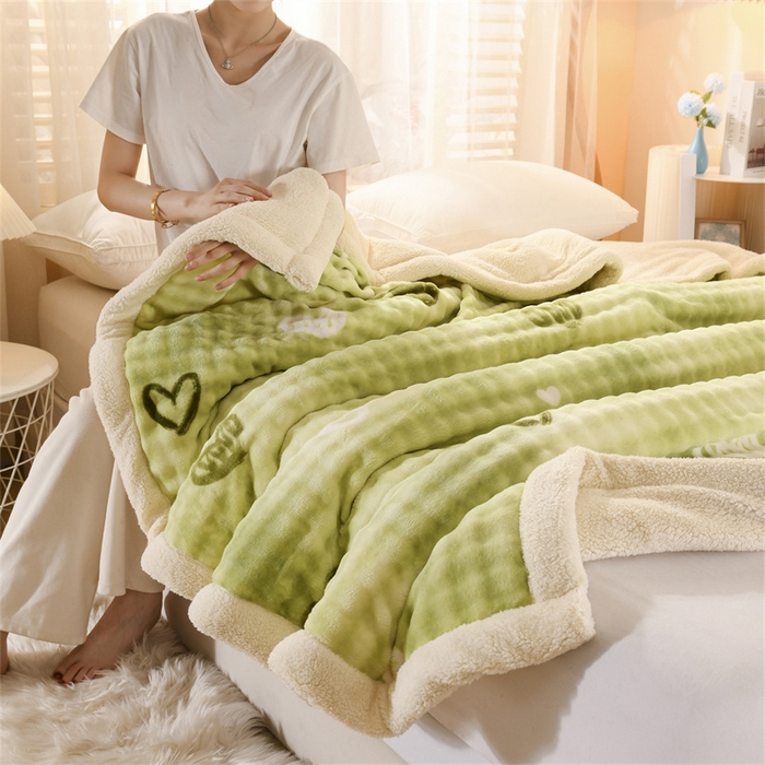 91家纺网 家纺一手货源 找家纺 恋绒家纺 2025新款舒棉绒毛毯三层夹棉牛奶绒印花毛毯卡通秋冬午睡毯多功能盖毯可机洗毯子 云纹鸡心绿