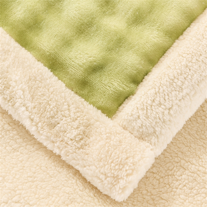 91家纺网 家纺一手货源 找家纺 恋绒家纺 2025新款舒棉绒毛毯三层夹棉牛奶绒印花毛毯卡通秋冬午睡毯多功能盖毯可机洗毯子 云纹鸡心绿