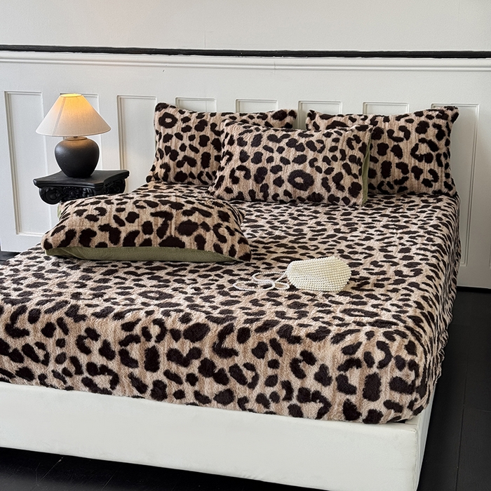 91家纺网 家纺一手货源 找家纺 梵克保罗 2025秋冬新款直播热卖高克重加厚轻奢法式獭兔毛绒牛奶绒美拉德风单床笠单枕套 豹纹