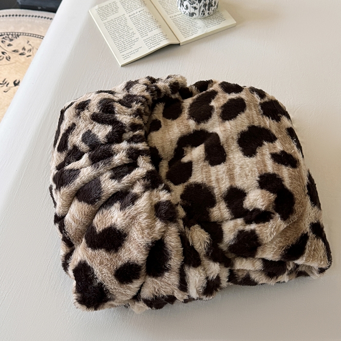 91家纺网 家纺一手货源 找家纺 梵克保罗 2025秋冬新款直播热卖高克重加厚轻奢法式獭兔毛绒牛奶绒美拉德风单床笠单枕套 豹纹