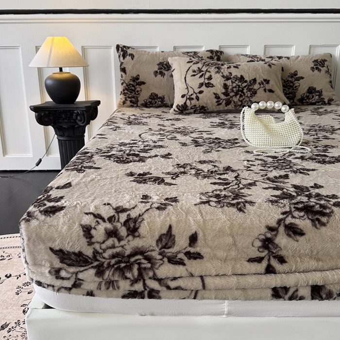 91家纺网 家纺一手货源 找家纺 梵克保罗 2025秋冬新款直播热卖高克重加厚轻奢法式獭兔毛绒牛奶绒美拉德风单床笠单枕套 繁花