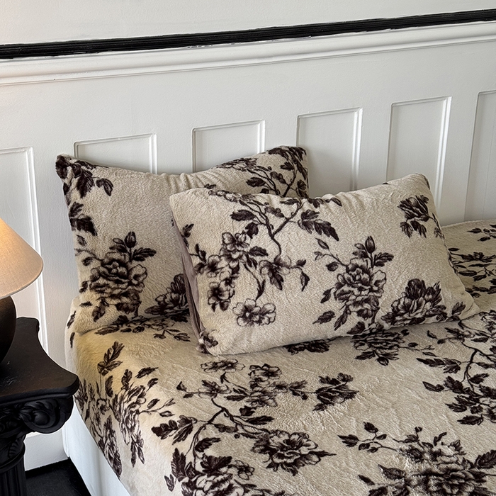 91家纺网 家纺一手货源 找家纺 梵克保罗 2025秋冬新款直播热卖高克重加厚轻奢法式獭兔毛绒牛奶绒美拉德风单床笠单枕套 繁花