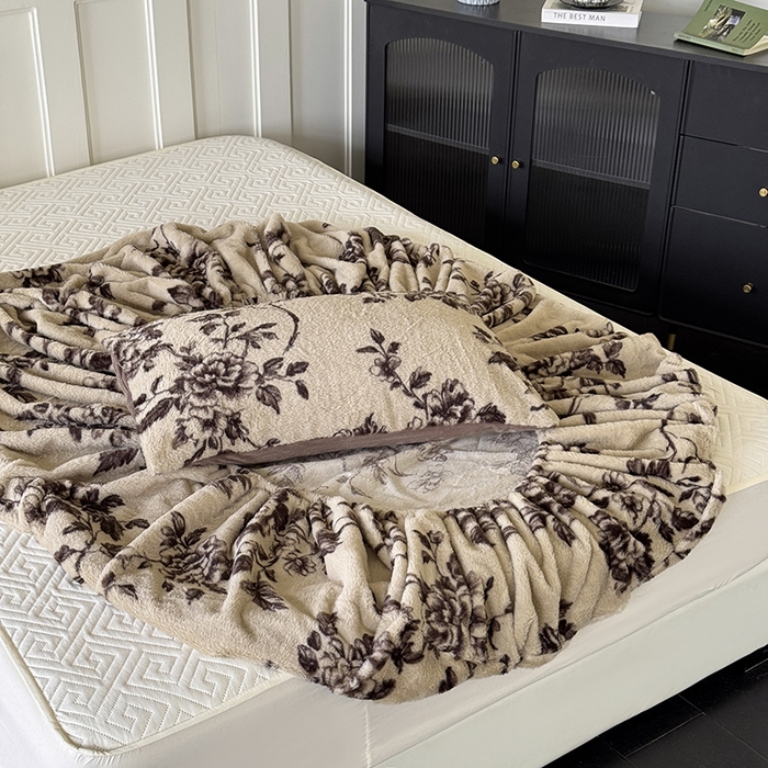 91家纺网 家纺一手货源 找家纺 梵克保罗 2025秋冬新款直播热卖高克重加厚轻奢法式獭兔毛绒牛奶绒美拉德风单床笠单枕套 繁花