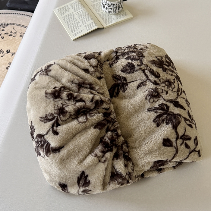 91家纺网 家纺一手货源 找家纺 梵克保罗 2025秋冬新款直播热卖高克重加厚轻奢法式獭兔毛绒牛奶绒美拉德风单床笠单枕套 繁花