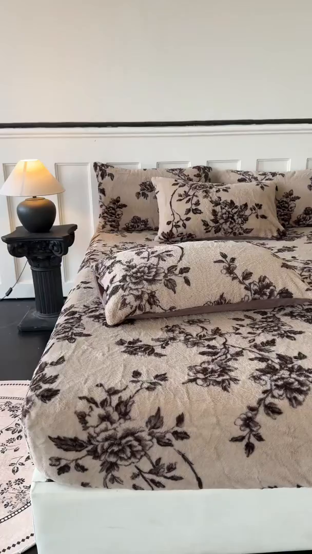 91家纺网 家纺一手货源 找家纺 梵克保罗 2025秋冬新款直播热卖高克重加厚轻奢法式獭兔毛绒牛奶绒美拉德风单床笠单枕套 繁花