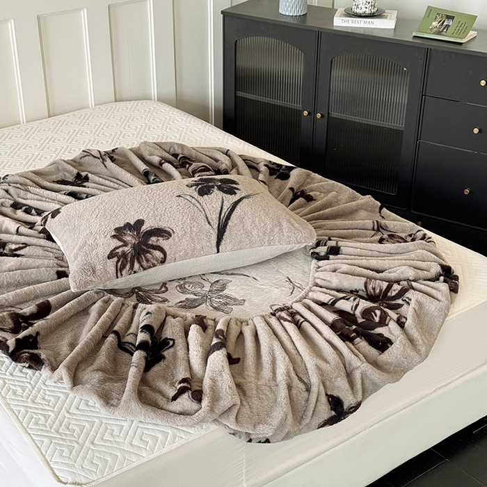 91家纺网 家纺一手货源 找家纺 梵克保罗 2025秋冬新款直播热卖高克重加厚轻奢法式獭兔毛绒牛奶绒美拉德风单床笠单枕套 卉兰