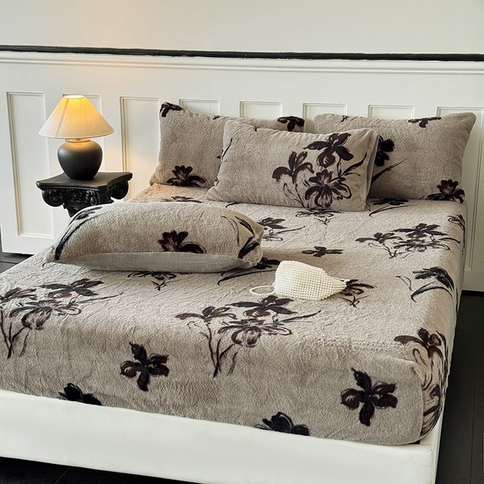 91家纺网 家纺一手货源 找家纺 梵克保罗 2025秋冬新款直播热卖高克重加厚轻奢法式獭兔毛绒牛奶绒美拉德风单床笠单枕套 卉兰