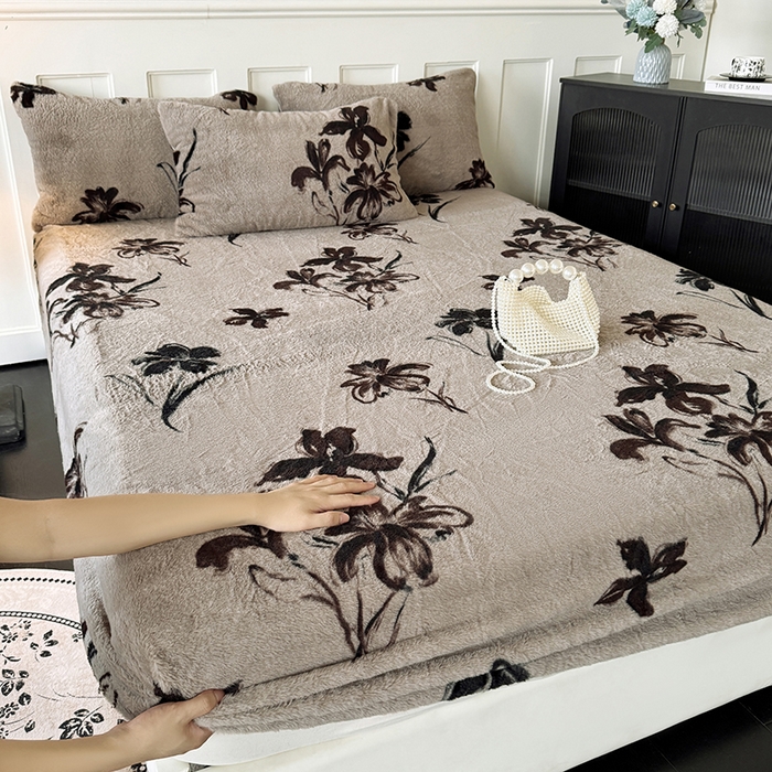 91家纺网 家纺一手货源 找家纺 梵克保罗 2025秋冬新款直播热卖高克重加厚轻奢法式獭兔毛绒牛奶绒美拉德风单床笠单枕套 卉兰