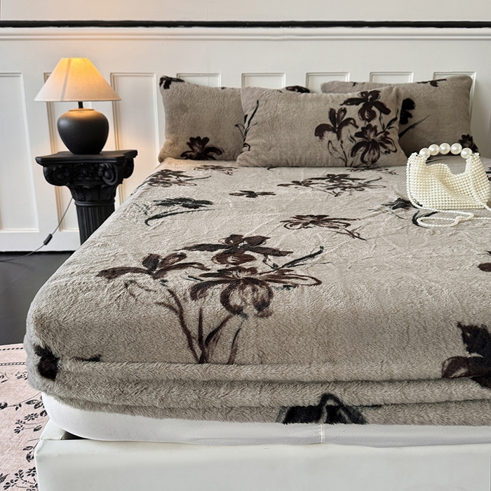 91家纺网 家纺一手货源 找家纺 梵克保罗 2025秋冬新款直播热卖高克重加厚轻奢法式獭兔毛绒牛奶绒美拉德风单床笠单枕套 卉兰