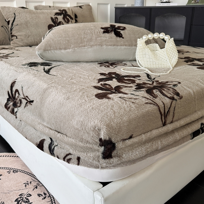 91家纺网 家纺一手货源 找家纺 梵克保罗 2025秋冬新款直播热卖高克重加厚轻奢法式獭兔毛绒牛奶绒美拉德风单床笠单枕套 卉兰