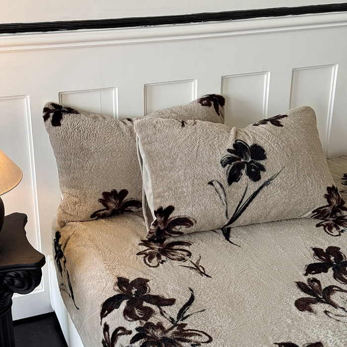 91家纺网 家纺一手货源 找家纺 梵克保罗 2025秋冬新款直播热卖高克重加厚轻奢法式獭兔毛绒牛奶绒美拉德风单床笠单枕套 卉兰