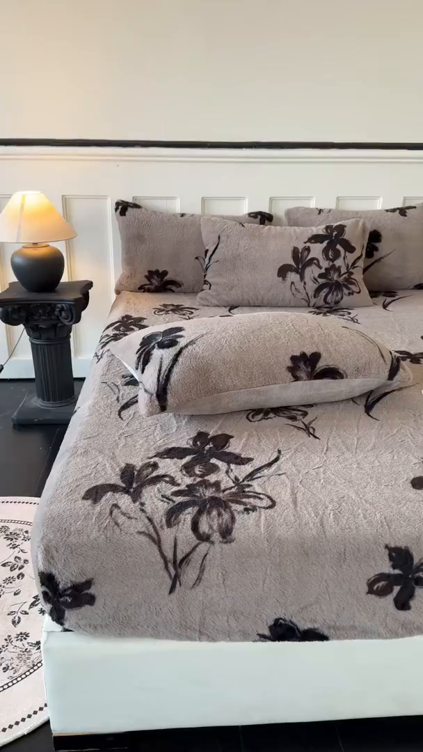 91家纺网 家纺一手货源 找家纺 梵克保罗 2025秋冬新款直播热卖高克重加厚轻奢法式獭兔毛绒牛奶绒美拉德风单床笠单枕套 卉兰