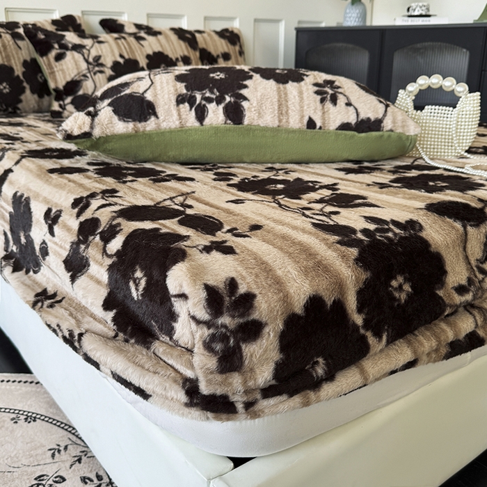 91家纺网 家纺一手货源 找家纺 梵克保罗 2025秋冬新款直播热卖高克重加厚轻奢法式獭兔毛绒牛奶绒美拉德风单床笠单枕套 绿野