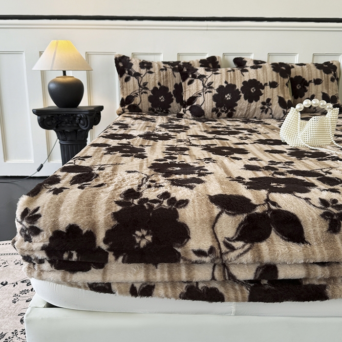 91家纺网 家纺一手货源 找家纺 梵克保罗 2025秋冬新款直播热卖高克重加厚轻奢法式獭兔毛绒牛奶绒美拉德风单床笠单枕套 绿野