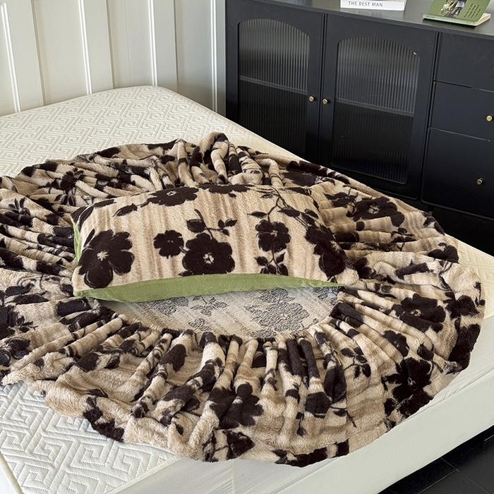 91家纺网 家纺一手货源 找家纺 梵克保罗 2025秋冬新款直播热卖高克重加厚轻奢法式獭兔毛绒牛奶绒美拉德风单床笠单枕套 绿野