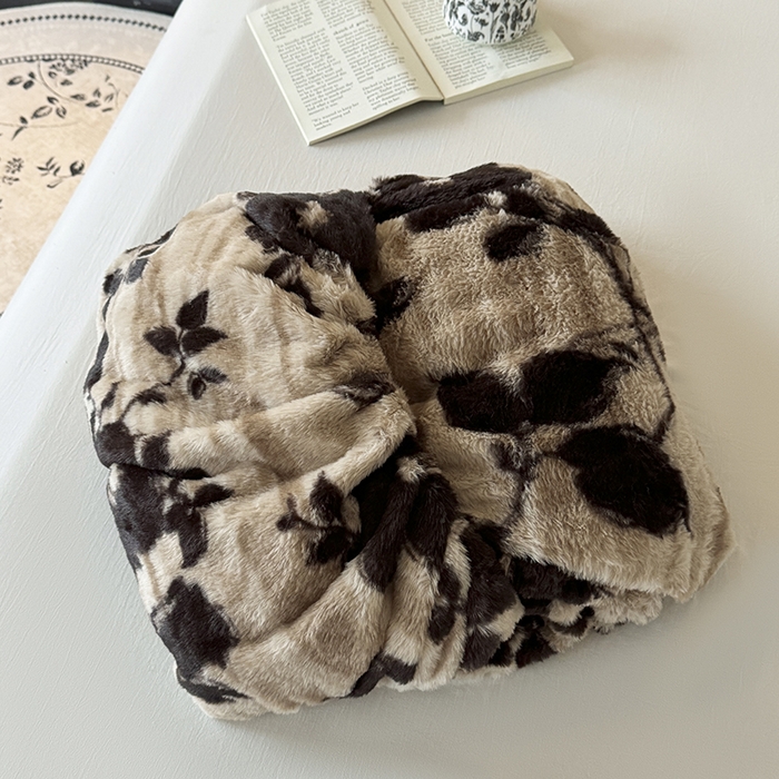 91家纺网 家纺一手货源 找家纺 梵克保罗 2025秋冬新款直播热卖高克重加厚轻奢法式獭兔毛绒牛奶绒美拉德风单床笠单枕套 绿野