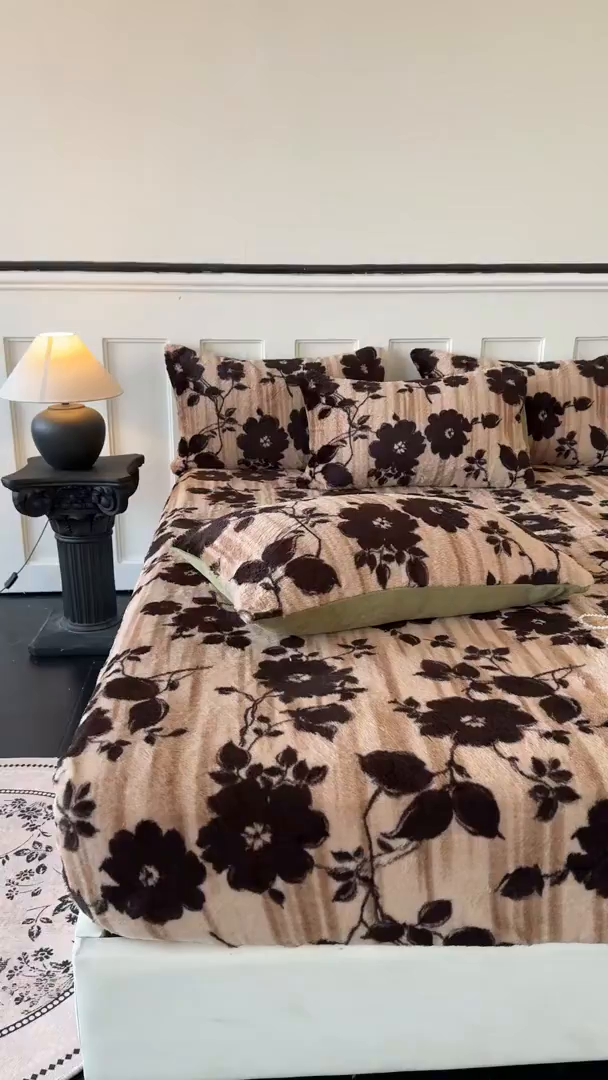 91家纺网 家纺一手货源 找家纺 梵克保罗 2025秋冬新款直播热卖高克重加厚轻奢法式獭兔毛绒牛奶绒美拉德风单床笠单枕套 绿野