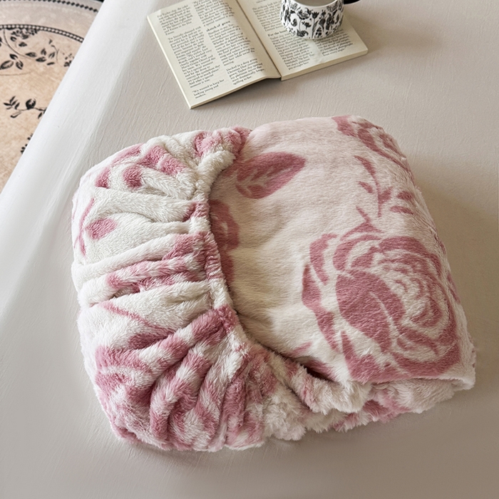 91家纺网 家纺一手货源 找家纺 梵克保罗 2025秋冬新款直播热卖高克重加厚轻奢法式獭兔毛绒牛奶绒美拉德风单床笠单枕套 玫语