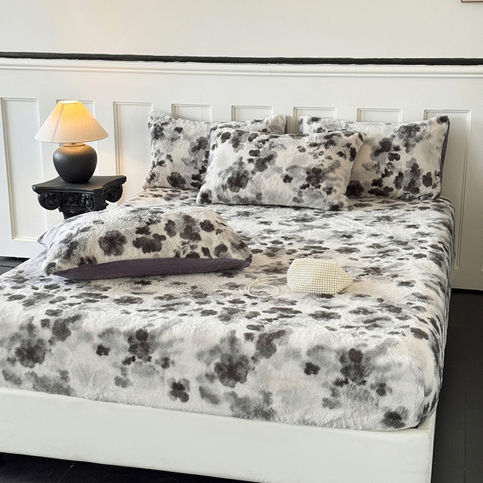 91家纺网 家纺一手货源 找家纺 梵克保罗 2025秋冬新款直播热卖高克重加厚轻奢法式獭兔毛绒牛奶绒美拉德风单床笠单枕套 墨染