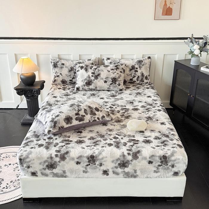 91家纺网 家纺一手货源 找家纺 梵克保罗 2025秋冬新款直播热卖高克重加厚轻奢法式獭兔毛绒牛奶绒美拉德风单床笠单枕套 墨染