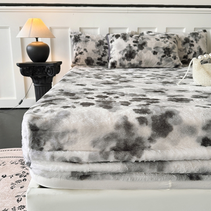 91家纺网 家纺一手货源 找家纺 梵克保罗 2025秋冬新款直播热卖高克重加厚轻奢法式獭兔毛绒牛奶绒美拉德风单床笠单枕套 墨染