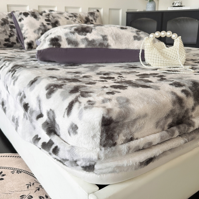 91家纺网 家纺一手货源 找家纺 梵克保罗 2025秋冬新款直播热卖高克重加厚轻奢法式獭兔毛绒牛奶绒美拉德风单床笠单枕套 墨染