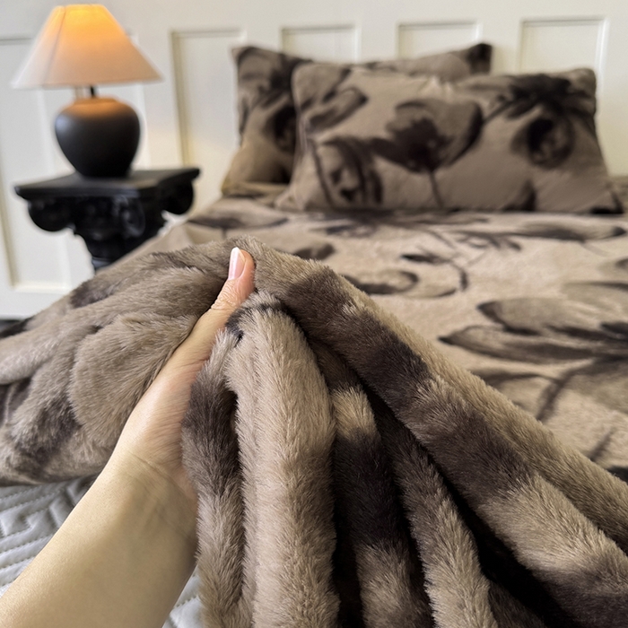 91家纺网 家纺一手货源 找家纺 梵克保罗 2025秋冬新款直播热卖高克重加厚轻奢法式獭兔毛绒牛奶绒美拉德风单床笠单枕套 云杉