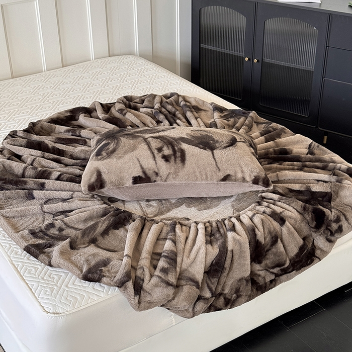 91家纺网 家纺一手货源 找家纺 梵克保罗 2025秋冬新款直播热卖高克重加厚轻奢法式獭兔毛绒牛奶绒美拉德风单床笠单枕套 云杉