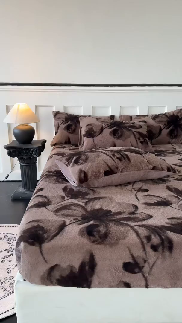 91家纺网 家纺一手货源 找家纺 梵克保罗 2025秋冬新款直播热卖高克重加厚轻奢法式獭兔毛绒牛奶绒美拉德风单床笠单枕套 云杉