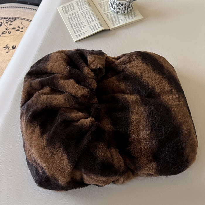 91家纺网 家纺一手货源 找家纺 梵克保罗 2025秋冬新款直播热卖高克重加厚轻奢法式獭兔毛绒牛奶绒美拉德风单床笠单枕套 棕野