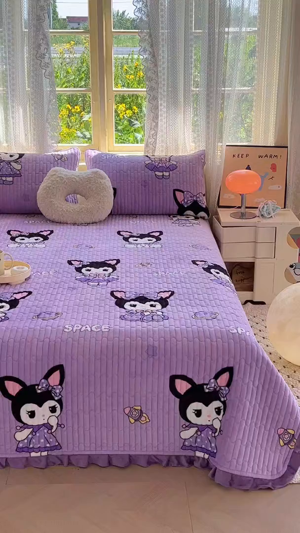 91家纺网 家纺一手货源 找家纺 （总）梵克保罗 2025新款A类牛奶绒夹棉花边韩版印花床盖三件套加厚保暖多功能单床盖