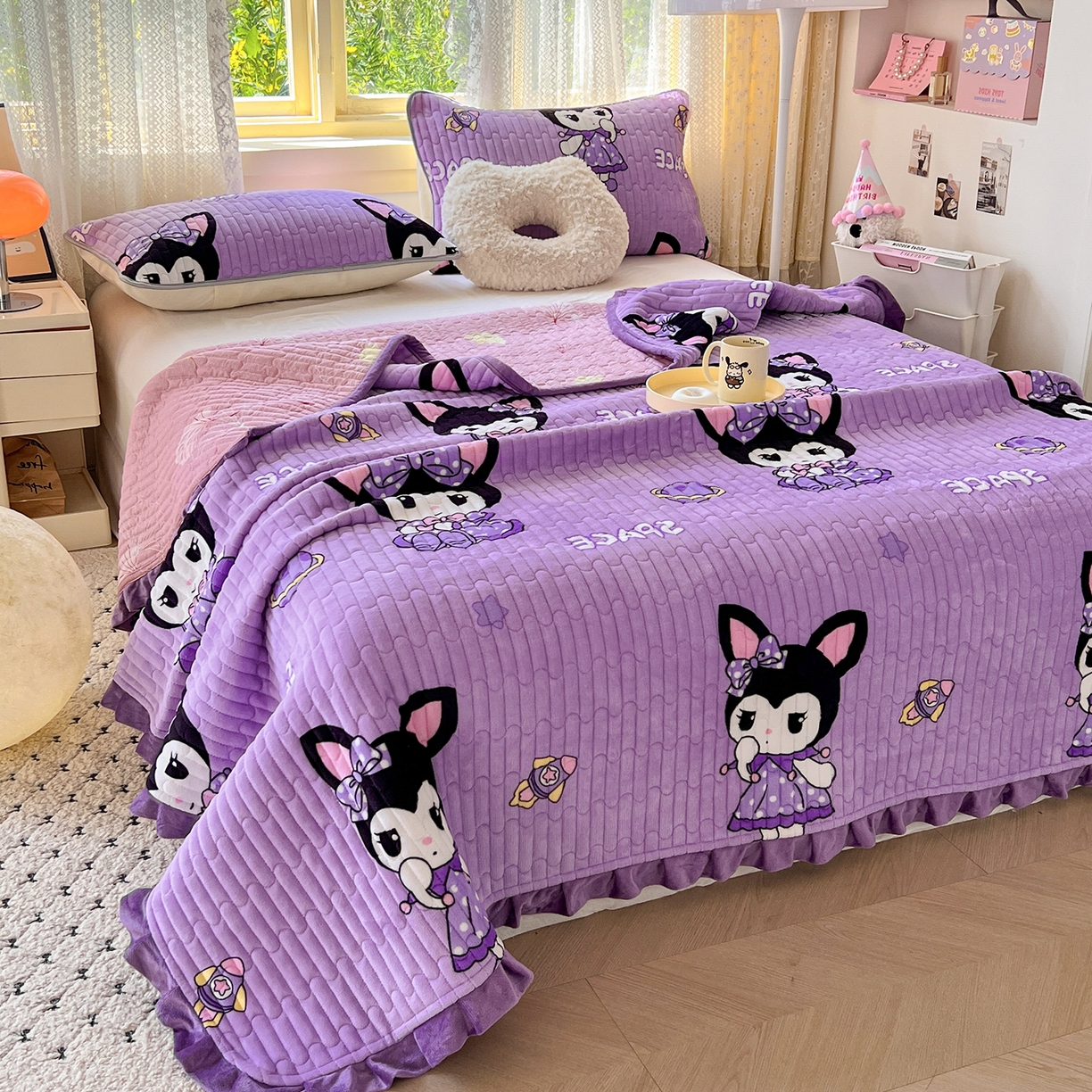 91家纺网 家纺一手货源 找家纺 （总）梵克保罗 2025新款A类牛奶绒夹棉花边韩版印花床盖三件套加厚保暖多功能单床盖