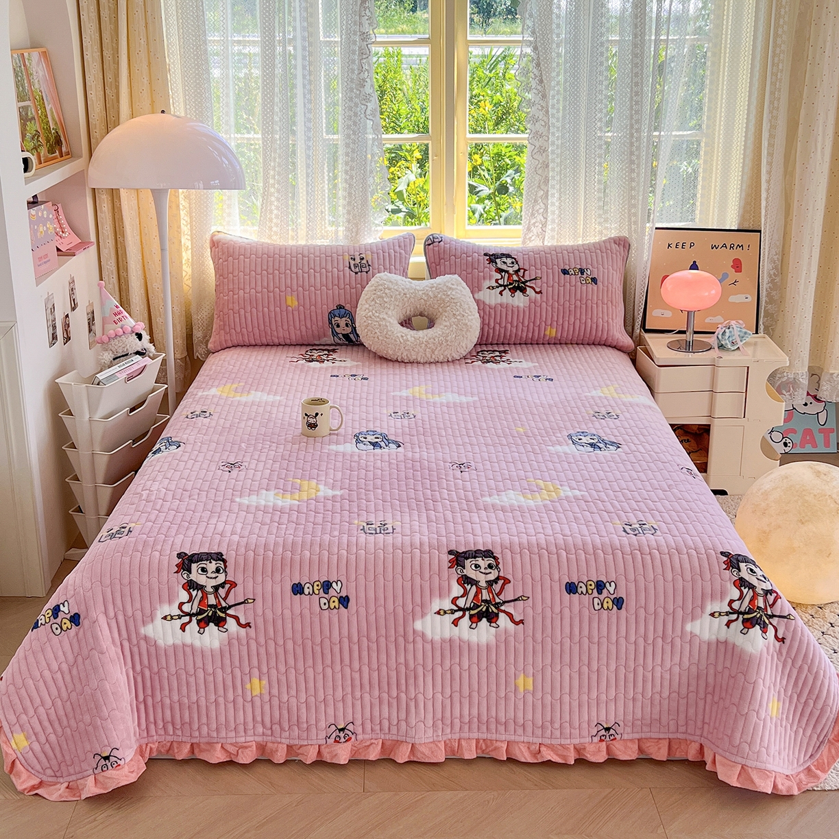 91家纺网 家纺一手货源 找家纺 （总）梵克保罗 2025新款A类牛奶绒夹棉花边韩版印花床盖三件套加厚保暖多功能单床盖