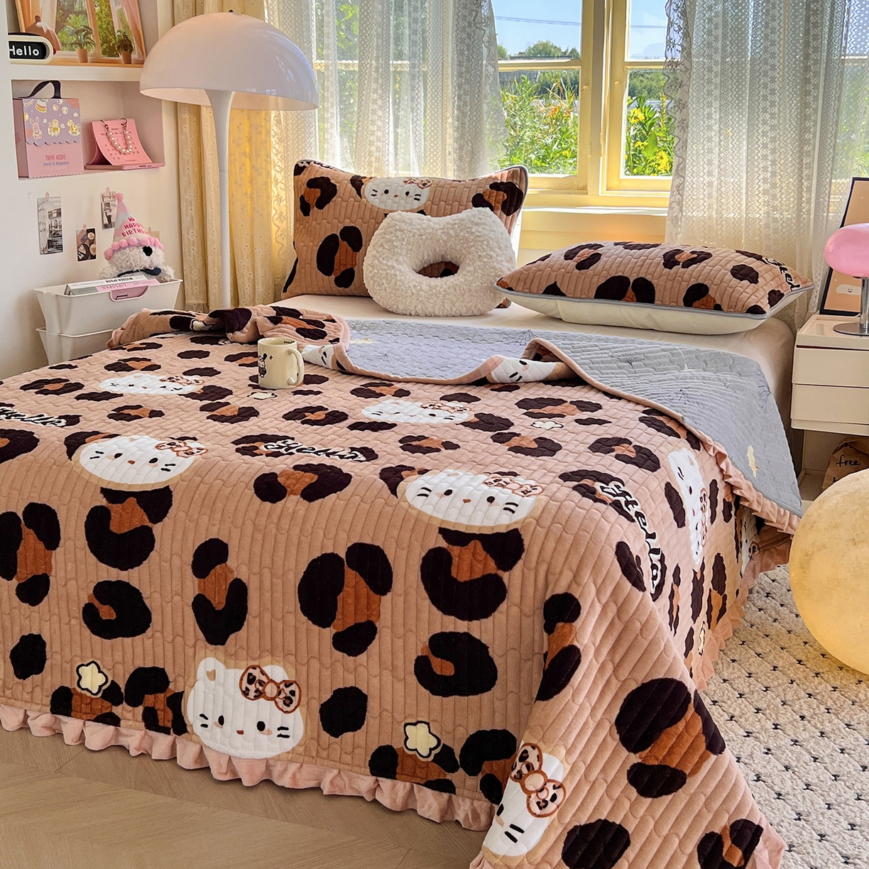 91家纺网 家纺一手货源 找家纺 梵克保罗 2025新款A类牛奶绒夹棉花边韩版印花床盖三件套加厚保暖多功能单床盖 豹纹KT